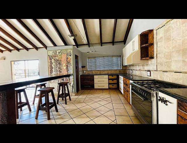 4 BEDROOM HOUSE FOR SALE IN GROOTFONTEIN